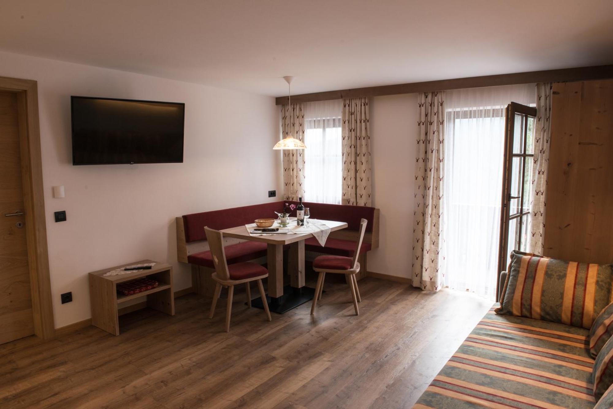Da Kathi Aparthotel Innichen Exteriör bild