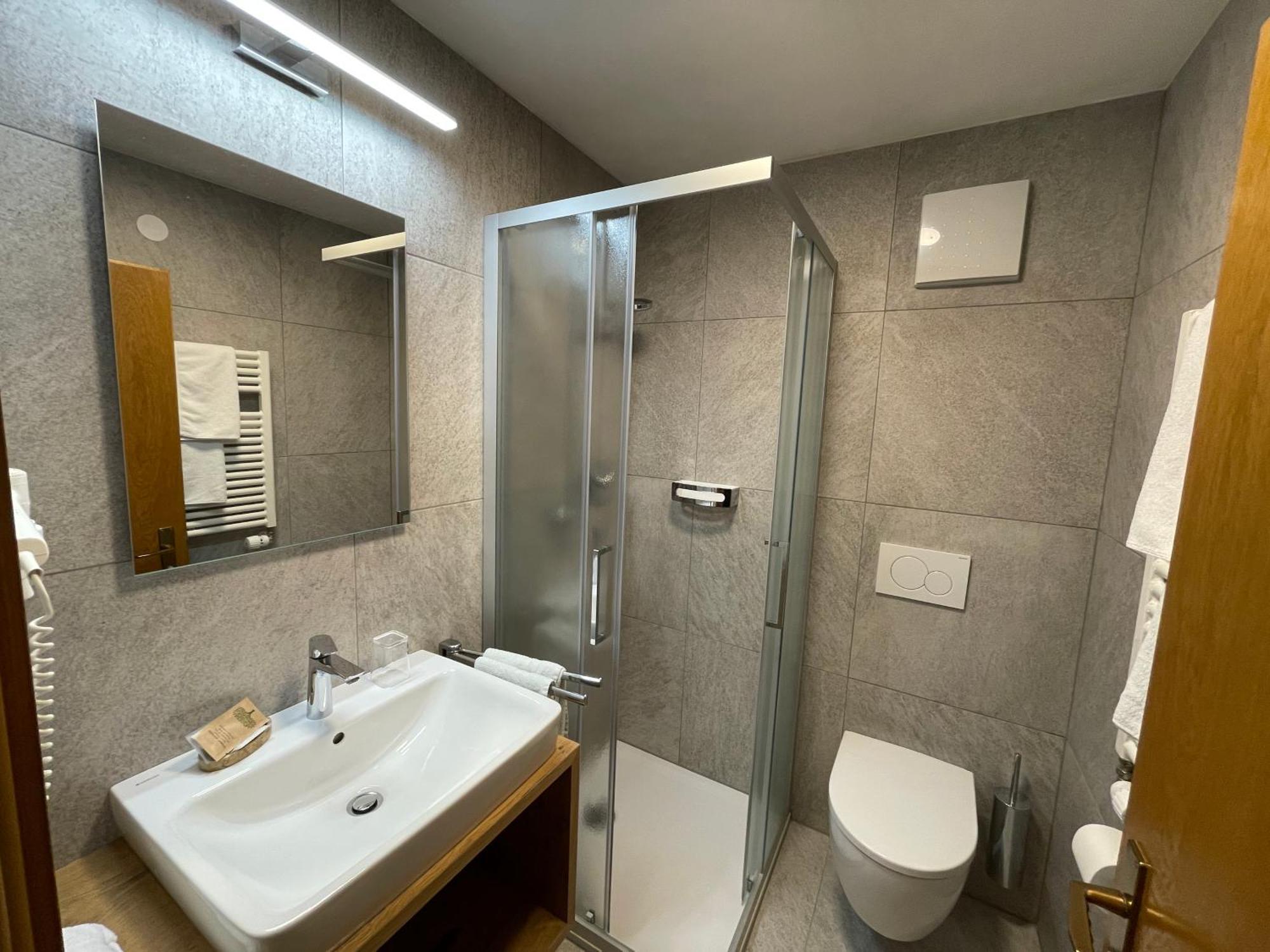 Da Kathi Aparthotel Innichen Exteriör bild